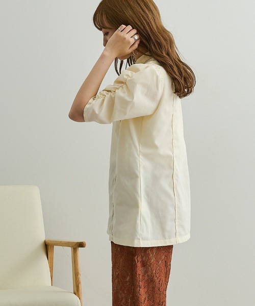 Ambre Neige(アンブルネージュ)の「スタンドカラーシャーリングブラウス/【WEB/EC限定商品】(シャツ/ブラウス・レディース・オフホワイト/クリーム/モカ・FREE)」の14枚目の写真