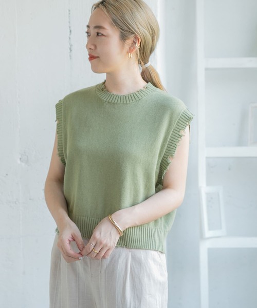 ITEMS URBANRESEARCH（アイテムズ アーバンリサーチ）の「ダメージニットベスト（ベスト・レディース・ライトカーキ/チャコールグレー/ベージュ・FREE）」の3枚目の写真