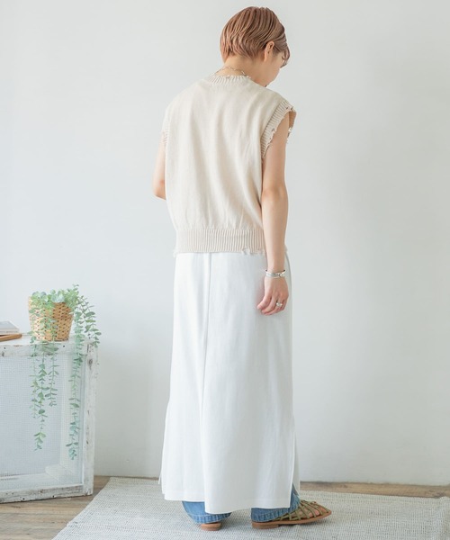 ITEMS URBANRESEARCH（アイテムズ アーバンリサーチ）の「ダメージニットベスト（ベスト・レディース・ライトカーキ/チャコールグレー/ベージュ・FREE）」の19枚目の写真