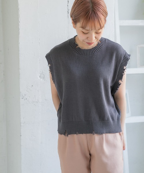 ITEMS URBANRESEARCH（アイテムズ アーバンリサーチ）の「ダメージニットベスト（ベスト・レディース・ライトカーキ/チャコールグレー/ベージュ・FREE）」の12枚目の写真