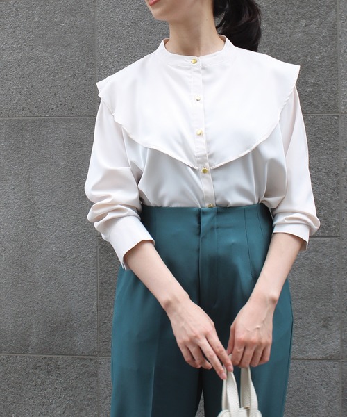 LAVEANGE(ラビアンジェ)の「フリルカラーブラウス(シャツ/ブラウス・レディース・ホワイト/ブラック/ネイビー・LL/3L/4L/M/L)」の2枚目の写真