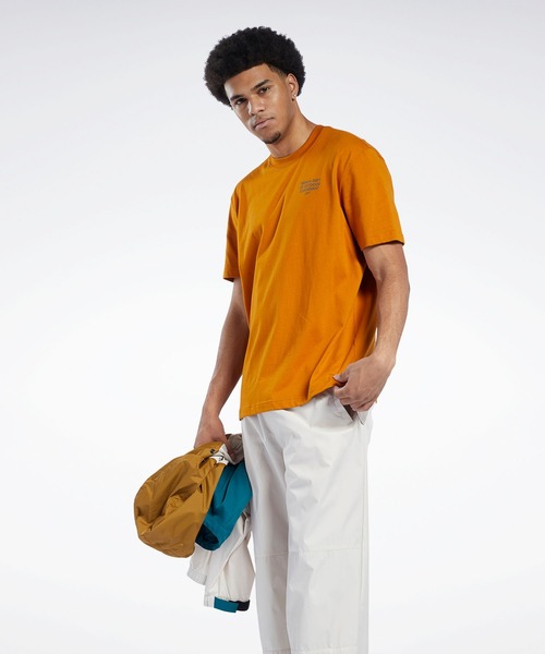 Reebok（リーボック）の「クラシックス キャンピング  グラフィック Tシャツ / Classics Camping Graphic T-Shirt（Tシャツ/カットソー・メンズ・オレンジ/ブラック/ホワイト・LARGE/X-LARGE/XX-LARGE/X-SMALL/XXX-LARGE/SMALL/MEDIUM）」の15枚目の写真