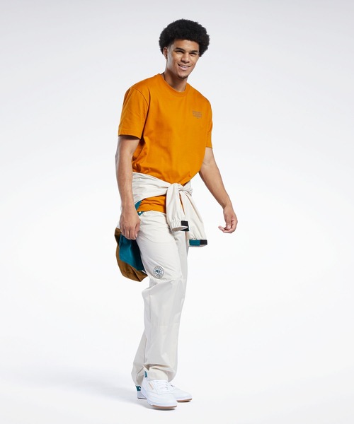 Reebok（リーボック）の「クラシックス キャンピング  グラフィック Tシャツ / Classics Camping Graphic T-Shirt（Tシャツ/カットソー・メンズ・オレンジ/ブラック/ホワイト・LARGE/X-LARGE/XX-LARGE/X-SMALL/XXX-LARGE/SMALL/MEDIUM）」の16枚目の写真