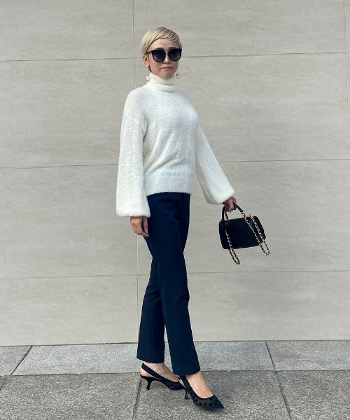 JENNE(ジェンヌ)の「フェザータッチ ボリュームスリーブニット(ニット/セーター・レディース・ホワイト/ブラック・X-LARGE/LARGE/MEDIUM/SMALL)」の9枚目の写真