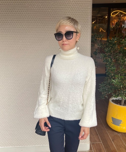 JENNE(ジェンヌ)の「フェザータッチ ボリュームスリーブニット(ニット/セーター・レディース・ホワイト/ブラック・X-LARGE/LARGE/MEDIUM/SMALL)」の10枚目の写真