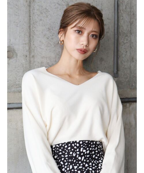 MURUA（ムルーア）の「モダンVネックニット（ニット/セーター・レディース・ブラック/ベージュ/アイボリー/ボルドー/モカ・FREE）」の2枚目の写真