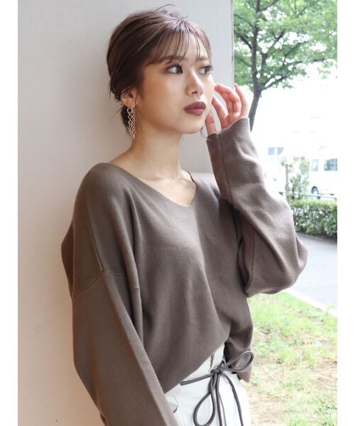 MURUA（ムルーア）の「モダンVネックニット（ニット/セーター・レディース・ブラック/ベージュ/アイボリー/ボルドー/モカ・FREE）」の3枚目の写真