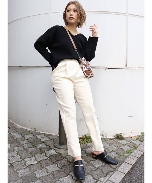 MURUA（ムルーア）の「モダンVネックニット（ニット/セーター・レディース・ブラック/ベージュ/アイボリー/ボルドー/モカ・FREE）」の14枚目の写真