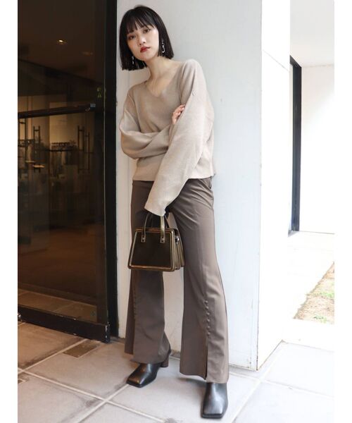 MURUA（ムルーア）の「モダンVネックニット（ニット/セーター・レディース・ブラック/ベージュ/アイボリー/ボルドー/モカ・FREE）」の19枚目の写真