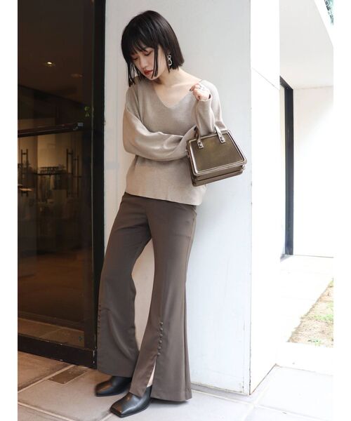 MURUA（ムルーア）の「モダンVネックニット（ニット/セーター・レディース・ブラック/ベージュ/アイボリー/ボルドー/モカ・FREE）」の20枚目の写真