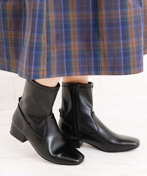 a.v.v（アーヴェヴェ）の「ストレッチブーツ（ブーツ・レディース・ブラック/アイボリー・22.5/24.5/23.5）」の5枚目の写真