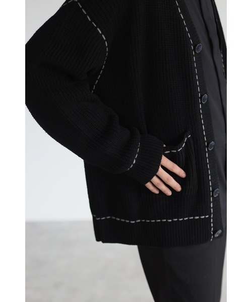 CREARE -LINO-(クレアーレリノ)の「ハンドステッチ Vネック ニット カーディガン <ユニセックス>(カーディガン/ボレロ・メンズ・アイボリー/ブラック/ダークベージュ・M/L)」の9枚目の写真