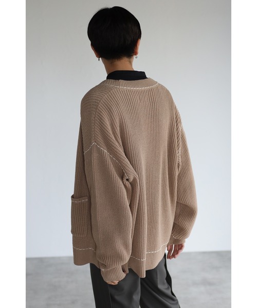CREARE -LINO-(クレアーレリノ)の「ハンドステッチ Vネック ニット カーディガン <ユニセックス>(カーディガン/ボレロ・メンズ・アイボリー/ブラック/ダークベージュ・M/L)」の21枚目の写真