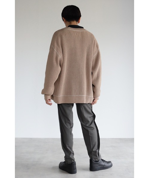 CREARE -LINO-(クレアーレリノ)の「ハンドステッチ Vネック ニット カーディガン <ユニセックス>(カーディガン/ボレロ・メンズ・アイボリー/ブラック/ダークベージュ・M/L)」の7枚目の写真