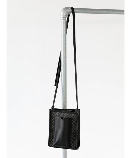 koe（コエ）の「モノグラムスマホポケットスクエアショルダー（スマホケース/カバー・レディース・ブラック/ブラウン・FREE）」の4枚目の写真