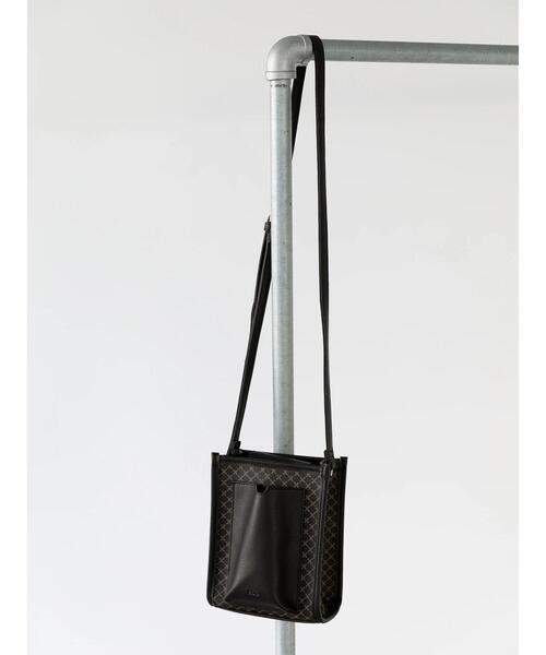 koe（コエ）の「モノグラムスマホポケットスクエアショルダー（スマホケース/カバー・レディース・ブラック/ブラウン・FREE）」の5枚目の写真