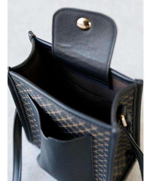 koe（コエ）の「モノグラムスマホポケットスクエアショルダー（スマホケース/カバー・レディース・ブラック/ブラウン・FREE）」の10枚目の写真