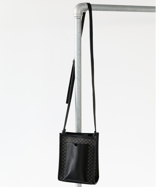 koe（コエ）の「モノグラムスマホポケットスクエアショルダー（スマホケース/カバー・レディース・ブラック/ブラウン・FREE）」の2枚目の写真