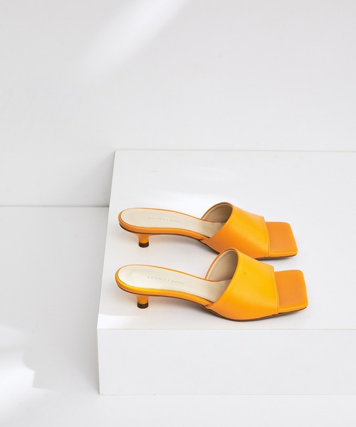 ADAM ET ROPE'（アダムエロペ）の「【サステナブル】ワイドスクエアミュール（パンプス・レディース・ブラック/サックスブルー/オレンジ/キナリ・23.5cm/24.5cm/23.0cm/24.0cm）」の4枚目の写真