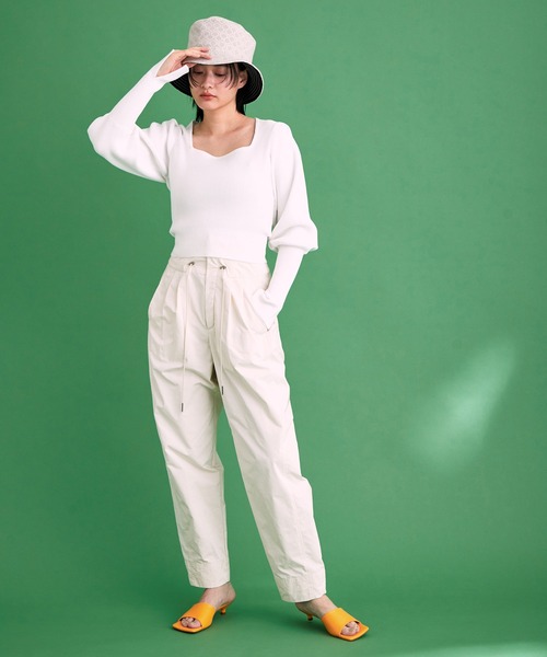 ADAM ET ROPE'（アダムエロペ）の「【サステナブル】ワイドスクエアミュール（パンプス・レディース・ブラック/サックスブルー/オレンジ/キナリ・23.5cm/24.5cm/23.0cm/24.0cm）」の22枚目の写真