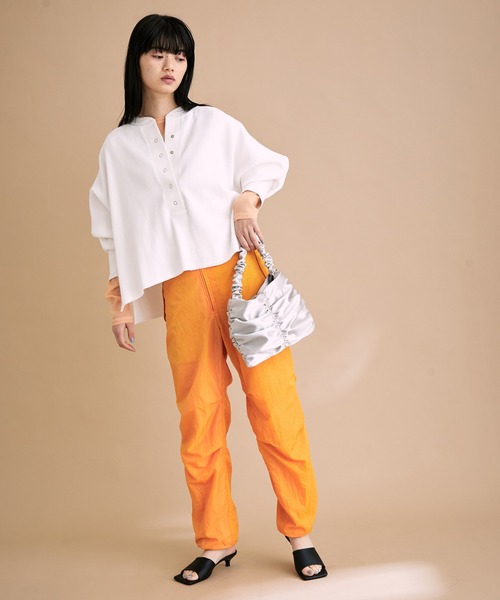 ADAM ET ROPE'（アダムエロペ）の「【サステナブル】ワイドスクエアミュール（パンプス・レディース・ブラック/サックスブルー/オレンジ/キナリ・23.5cm/24.5cm/23.0cm/24.0cm）」の18枚目の写真