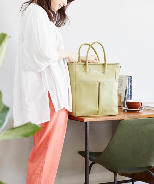 Samantha Thavasa（サマンサタバサ）の「フロントポケット レザートートバッグ 大サイズ（トートバッグ・レディース・カーキ/ブラック/ライトブルー/ペールイエロー/グレイッシュベージュ・FREE）」の21枚目の写真