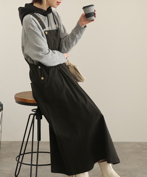 ElegChic(エレグシック)の「マキシ丈 フレア サロペット スカート (サロペット/オーバーオール・レディース・ブラック/ベージュ/カーキ・3L/M/L/XL/4L)」の4枚目の写真