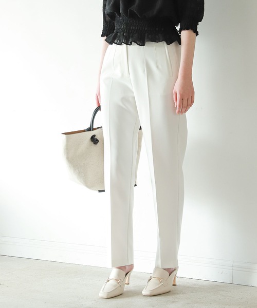 Andemiu（アンデミュウ）の「ハイライズテーパードパンツ275797