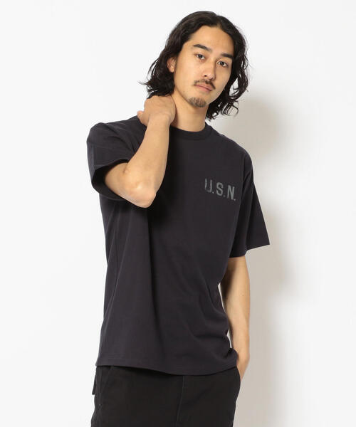 AVIREX(アヴィレックス)の「ステンシル カレッジ 半袖 Tシャツ / STENCIL COLLAGE S/S T-SHIRT / アヴィレックス / AVIREX(Tシャツ/カットソー・メンズ・ホワイト/ネイビー・MEDIUM/LARGE/X-LARGE/XX-LARGE)」の2枚目の写真