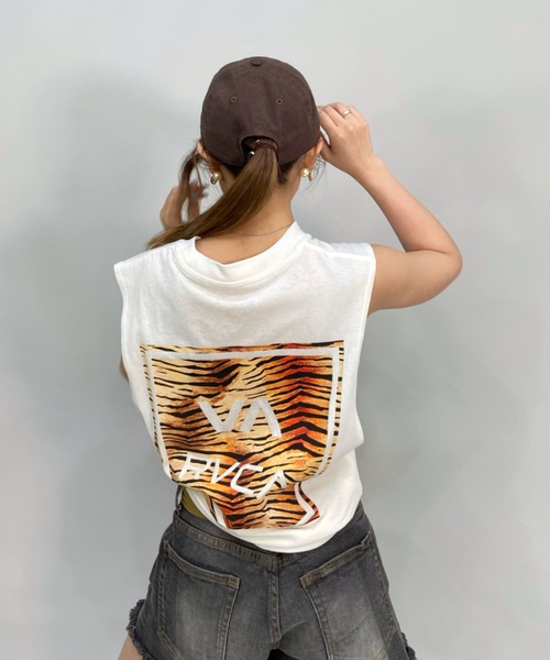RVCA(ルーカ)の「RVCA/ルーカ ビッグシルエット/オーバーサイズ/ レオパード柄/ヒョウ柄バックプリントタンクトップ BC043-P35(タンクトップ・レディース・ホワイト/ブラック・M/L)」の9枚目の写真