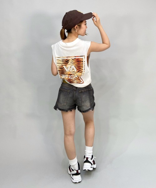 RVCA(ルーカ)の「RVCA/ルーカ ビッグシルエット/オーバーサイズ/ レオパード柄/ヒョウ柄バックプリントタンクトップ BC043-P35(タンクトップ・レディース・ホワイト/ブラック・M/L)」の11枚目の写真