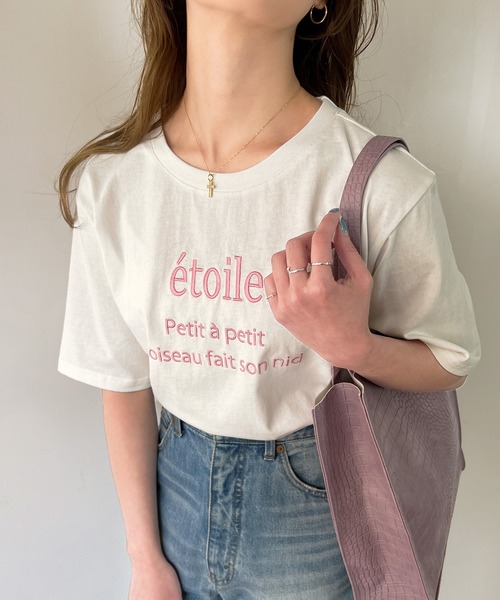 JUNOAH（ジュノア）の「エトワール刺繍ロゴTシャツ（Tシャツ/カットソー・レディース・ホワイト/ブラック/ネイビー/アイボリー・LARGE/MEDIUM/X-LARGE）」の2枚目の写真