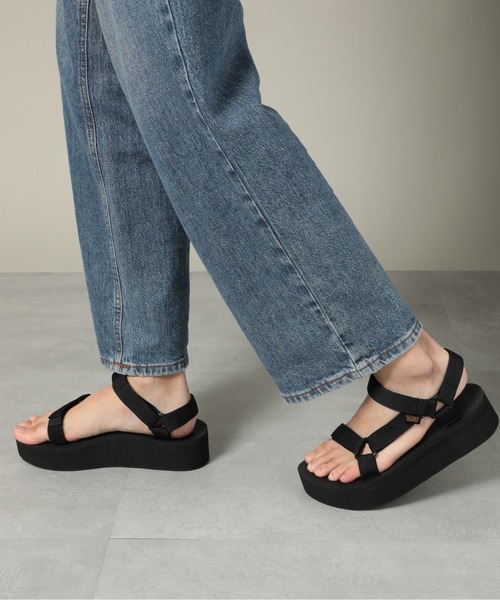 Teva（テバ）の「【Teva】FLATFORM UNIVERSAL（サンダル・レディース・ブラック・5/7/8/6）」の13枚目の写真