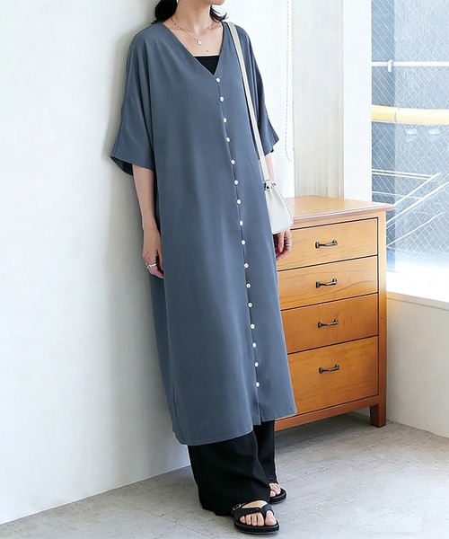 Doux Belle(ドゥーベル)の「vネックロングワンピース 半袖(ワンピース・レディース・ブラック/レッド/キャメル/ライトブラウン/ブルー・FREE)」の20枚目の写真