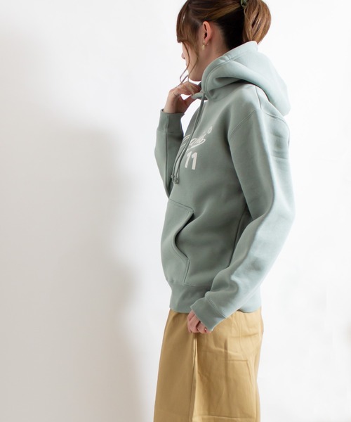 ALL ORDINARIES（オールオーディナリーズ）の「Ordinaries11 スクリプトロゴプルパーカ（パーカー・レディース・アッシュグレー/チャコールグレー/グリーン/サンドベージュ・M/S/L）」の14枚目の写真