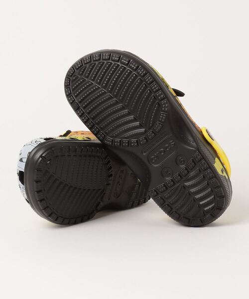 crocs（クロックス）の「クロックス crocs Classic Pokemon Clog（サンダル・メンズ・ブラック×イエロー・22.0cm/26.0cm/28.0cm/24.0cm/27.0cm/29.0cm/25.0cm/23.0cm）」の3枚目の写真