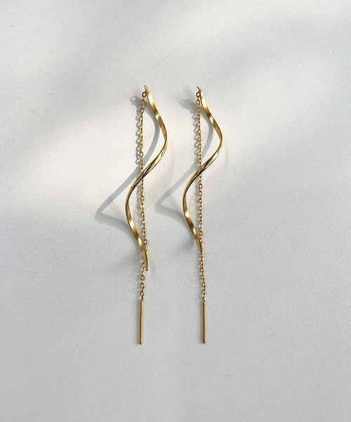 CEMONEMO（セモネモ）の「【金属アレルギー対応】 ツイストメタル ロングチェーン ピアス / サージカルステンレス 316L（ピアス（両耳用）・レディース・シルバー/ゴールド・FREE）」の6枚目の写真