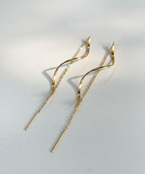 CEMONEMO（セモネモ）の「【金属アレルギー対応】 ツイストメタル ロングチェーン ピアス / サージカルステンレス 316L（ピアス（両耳用）・レディース・シルバー/ゴールド・FREE）」の7枚目の写真