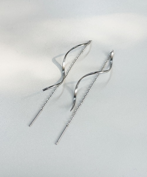 CEMONEMO（セモネモ）の「【金属アレルギー対応】 ツイストメタル ロングチェーン ピアス / サージカルステンレス 316L（ピアス（両耳用）・レディース・シルバー/ゴールド・FREE）」の8枚目の写真