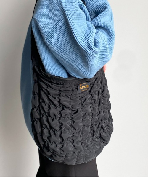 CPCM（シーピーシーエム）の「キルティングボリュームショルダーバッグ（ショルダーバッグ・メンズ・ブラック/オフホワイト・FREE）」の2枚目の写真