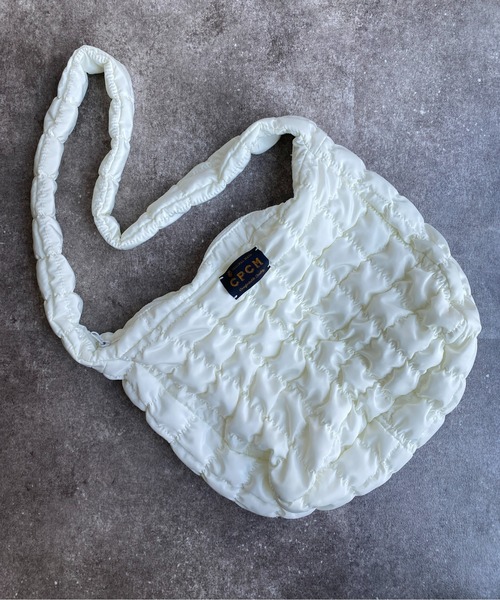 CPCM（シーピーシーエム）の「キルティングボリュームショルダーバッグ（ショルダーバッグ・メンズ・ブラック/オフホワイト・FREE）」の6枚目の写真