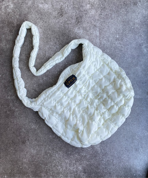 CPCM（シーピーシーエム）の「キルティングボリュームショルダーバッグ（ショルダーバッグ・メンズ・ブラック/オフホワイト・FREE）」の7枚目の写真