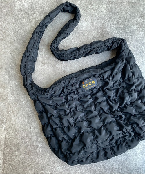 CPCM（シーピーシーエム）の「キルティングボリュームショルダーバッグ（ショルダーバッグ・メンズ・ブラック/オフホワイト・FREE）」の11枚目の写真