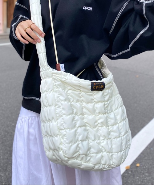 CPCM（シーピーシーエム）の「キルティングボリュームショルダーバッグ（ショルダーバッグ・メンズ・ブラック/オフホワイト・FREE）」の16枚目の写真