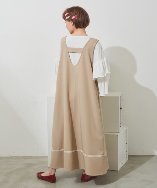 MERLOT(メルロー)の「フレアシルエットで楽に着れる レースラインジャンパースカート(ジャンパースカート・レディース・ベージュ/ブラック・FREE)」の19枚目の写真