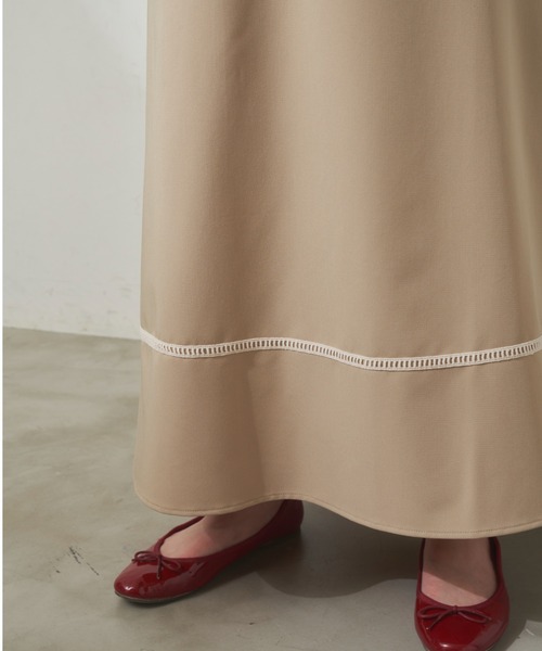 MERLOT(メルロー)の「フレアシルエットで楽に着れる レースラインジャンパースカート(ジャンパースカート・レディース・ベージュ/ブラック・FREE)」の22枚目の写真