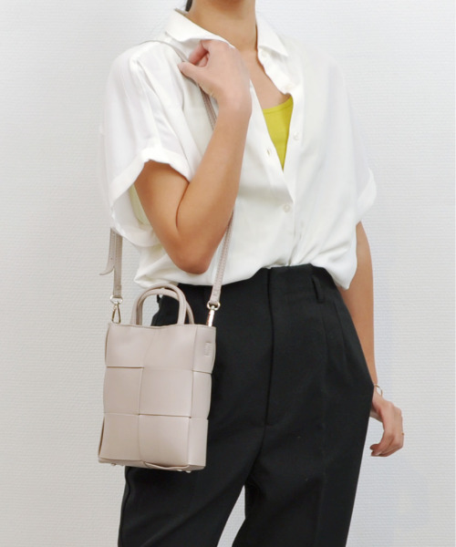 cache cache(カシュ カシュ)の「カシュカシュ cachecache / イントレチャートミニショルダーバッグ(ショルダーバッグ・レディース・ラベンダー/イエロー/グリーン/キャメル/ホワイト/ブラック/グレー/ワイン/シルバー/ブルー・FREE)」の4枚目の写真