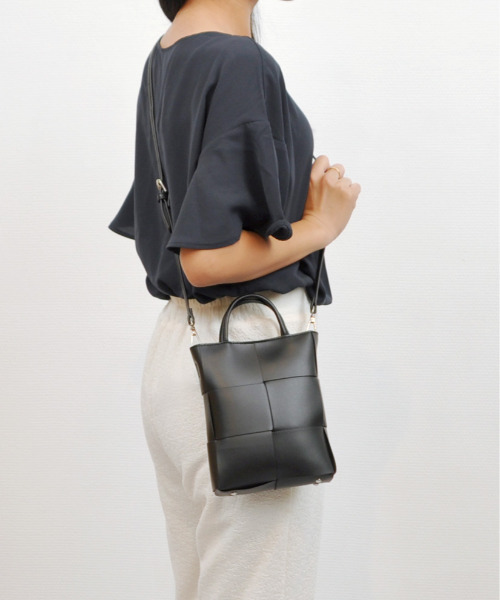 cache cache(カシュ カシュ)の「カシュカシュ cachecache / イントレチャートミニショルダーバッグ(ショルダーバッグ・レディース・ラベンダー/イエロー/グリーン/キャメル/ホワイト/ブラック/グレー/ワイン/シルバー/ブルー・FREE)」の3枚目の写真