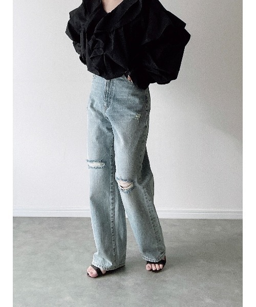 Yucca(ユッカ)の「ヒザダメージ加工デニムパンツ(MEKKE 低身長向け)(デニムパンツ・レディース・ブルー/サックスブルー・X-SMALL/SMALL/MEDIUM)」の2枚目の写真