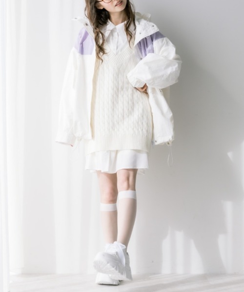 OLIVE des OLIVE（オリーブデオリーブ）の「配色マウンテンパーカー　1031070050（マウンテンパーカー・レディース・ベージュ/イエロー/オフホワイト・FREE）」の4枚目の写真